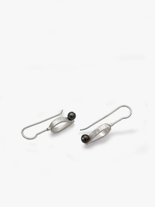 Medium Drop Pearl Earrings