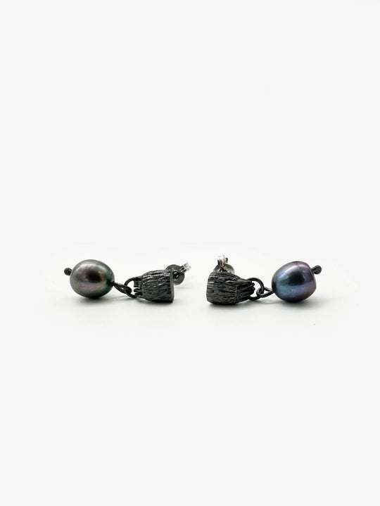 Pearly Paw Earrings - Black (JD20)