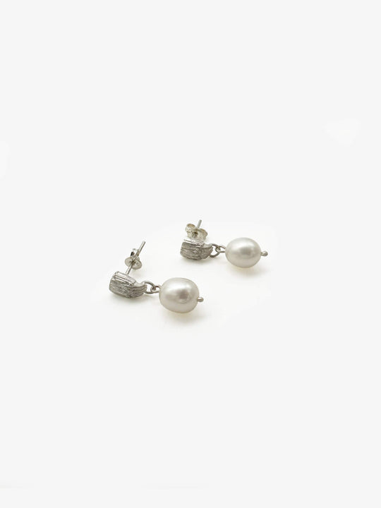 Pearly Paw Earring - White (JD21)