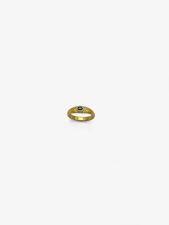 Gold ring with oval sapphire by Rainer Beneke